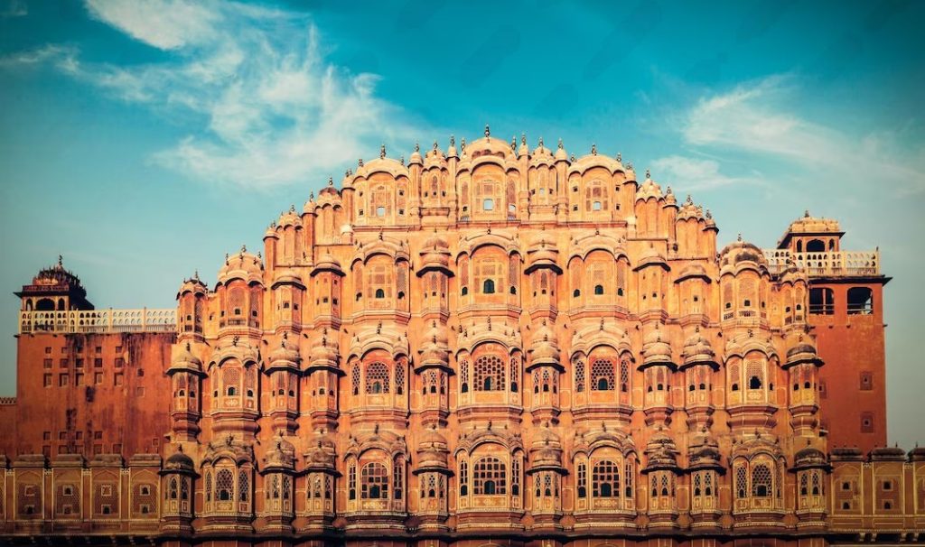 hawa-mahal-palace-winds-jaipur-rajasthan_163782-11241
